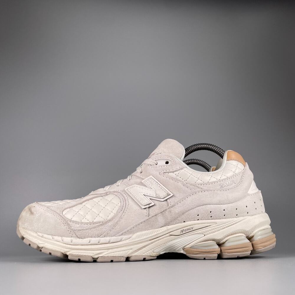 Men's 8.5 Women's 10 New Balance 2002R Beige Running Sneakers Athletic Shoes EUC